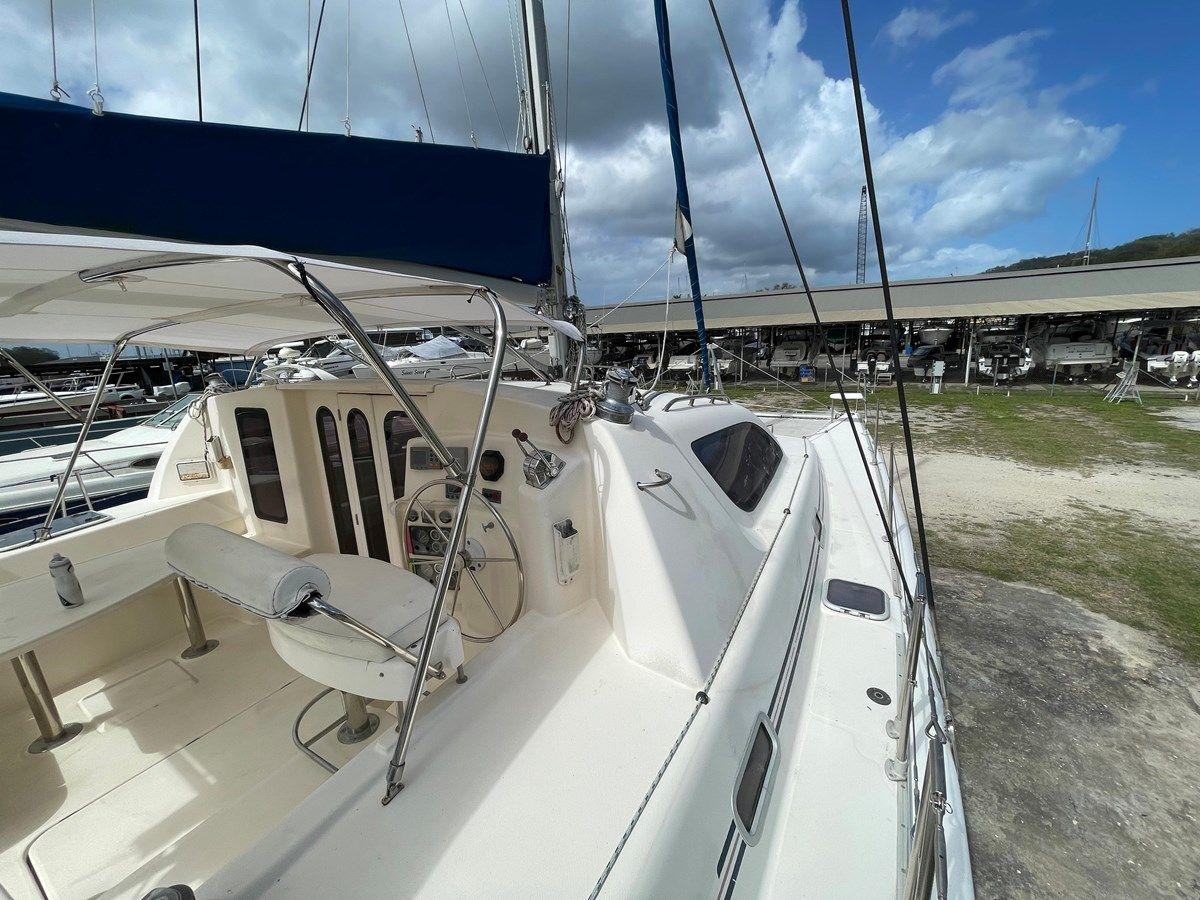 2000 Moorings 3800 yacht sale