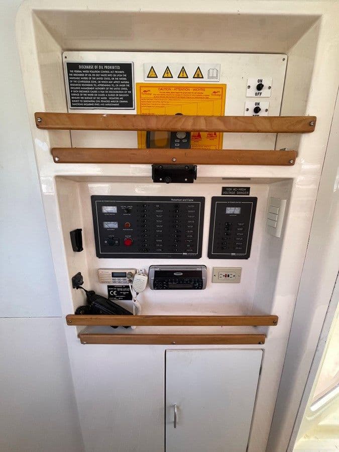 Buy a yacht 2000 Moorings 3800 2000