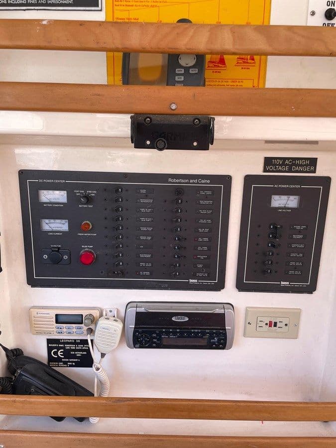 the best price on 2000 Moorings 3800 Moorings 3800