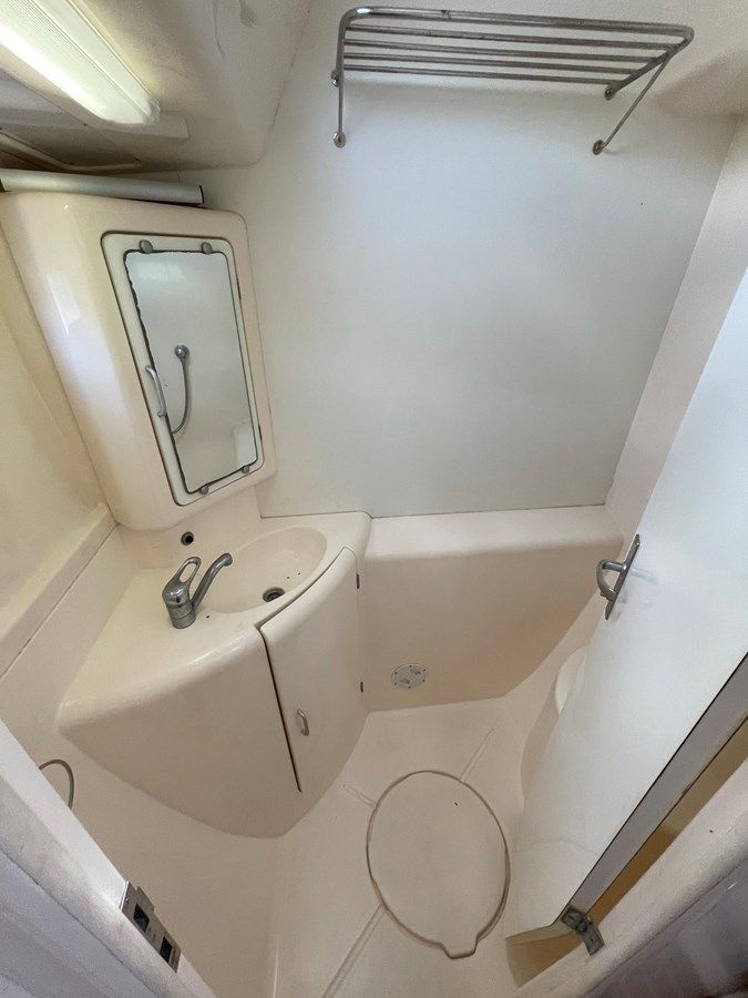 Buy a yacht 2000 Moorings 3800 Moorings 3800