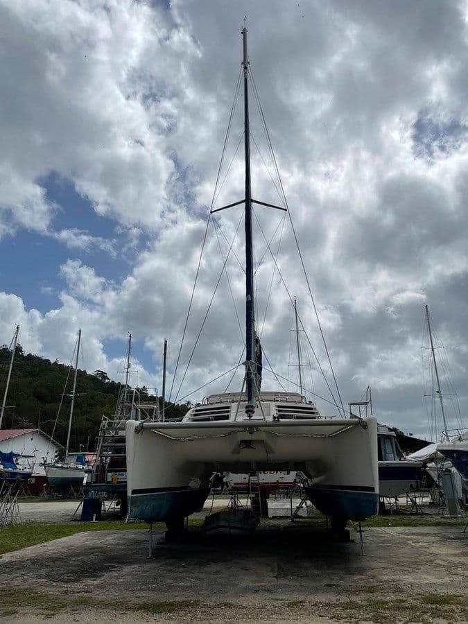 2000 Moorings 3800 - ROBERTSON & CAINE