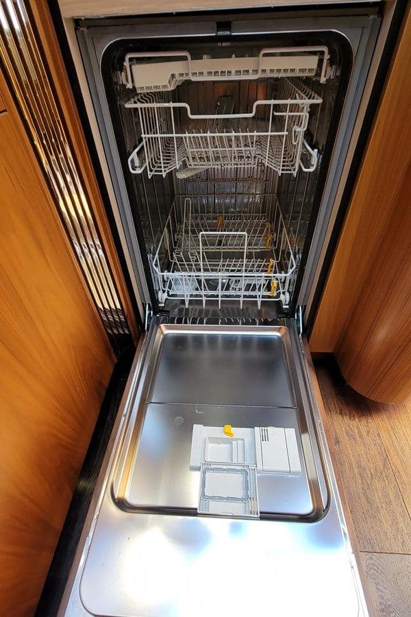 best yacht sales deals ARAGON - Sunseeker