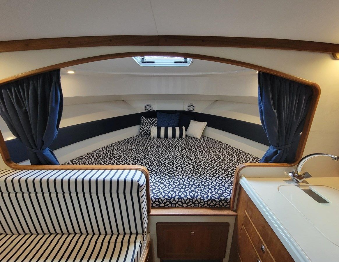 Buy a Y-KNOT 390 Aegean at Shestakov Yacht Sales