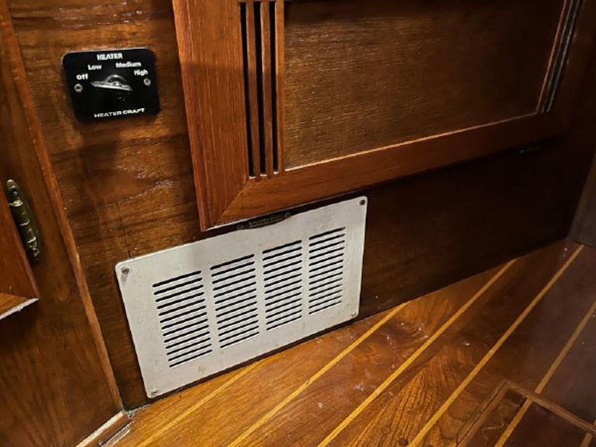 1988 Cape Dory Flybridge Cruiser yacht sale