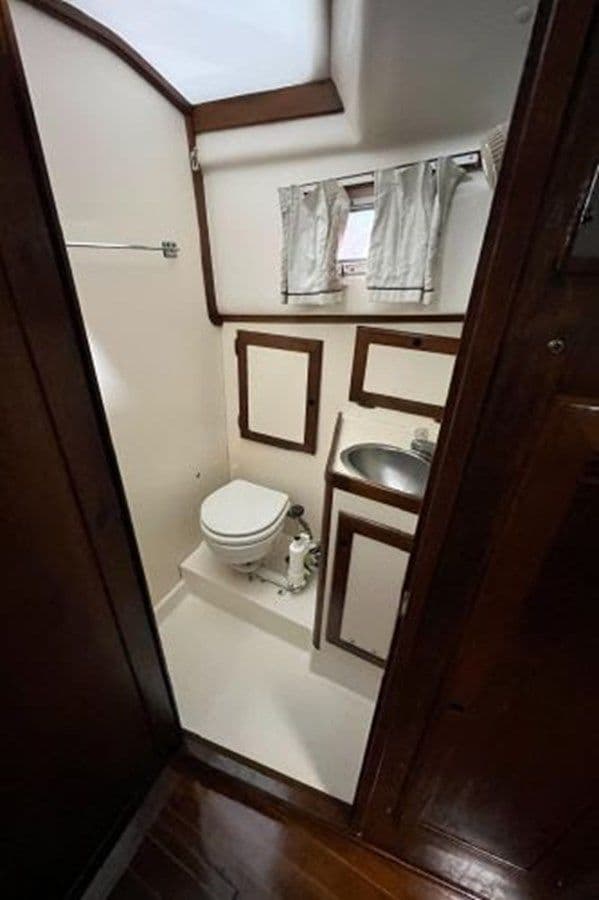 the best price on 1988 Cape Dory Flybridge Cruiser 28