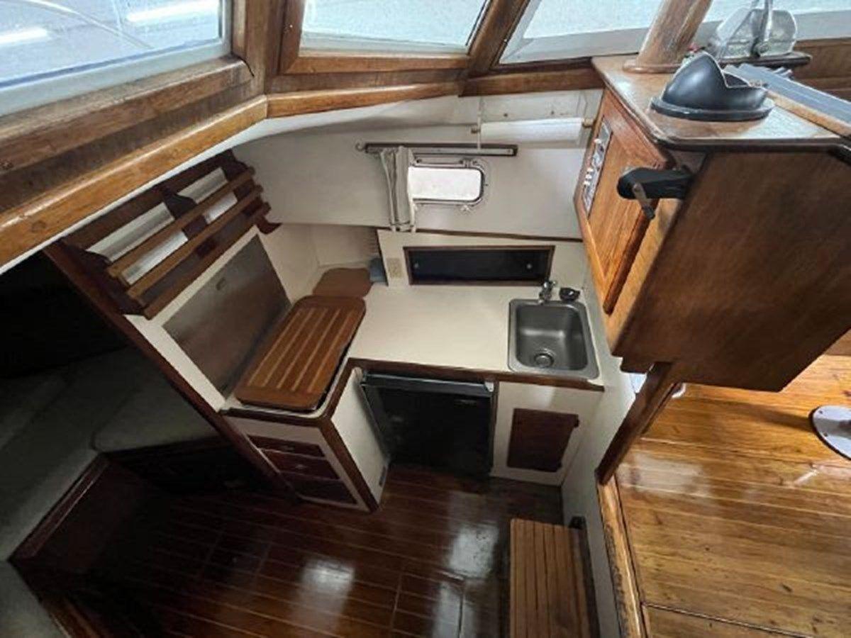 1988 Cape Dory Flybridge Cruiser 1988