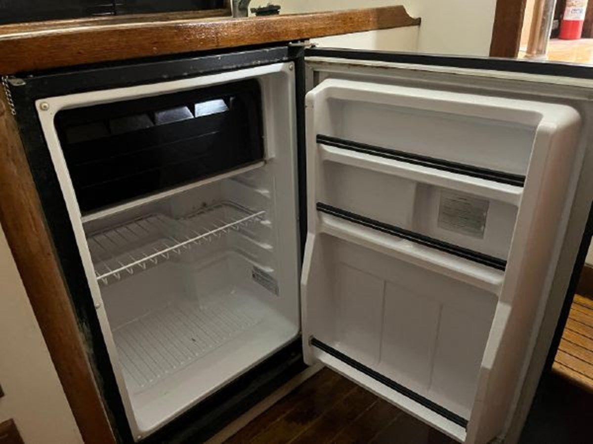 best yacht sales deals 1988 Cape Dory Flybridge Cruiser