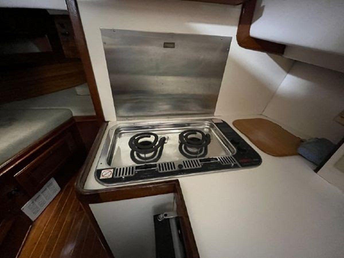 Buy a yacht 1988 Cape Dory Flybridge Cruiser Flybridge Cruiser