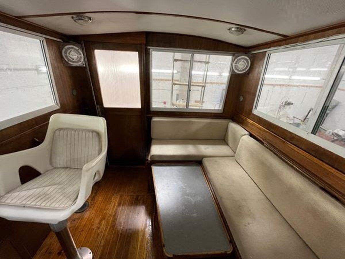 Buy a yacht 1988 Cape Dory Flybridge Cruiser - CAPE DORY