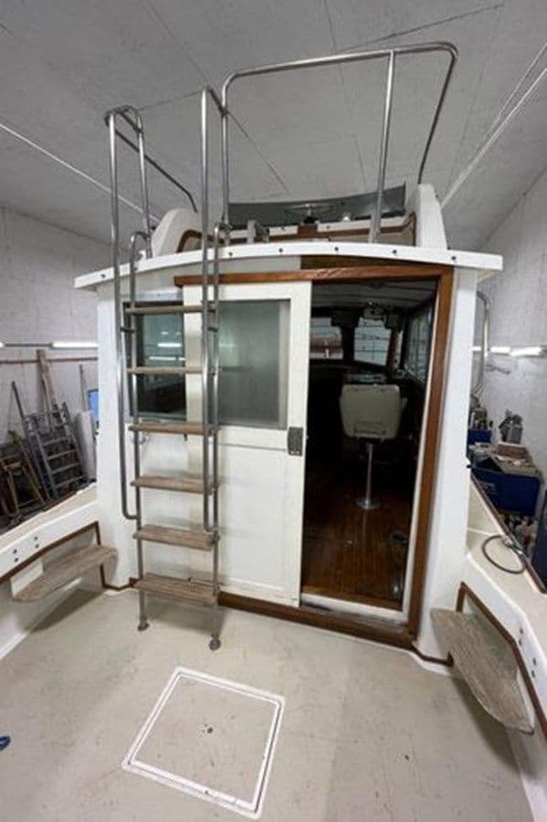 best yacht sales deals 1988 Cape Dory Flybridge Cruiser 1988