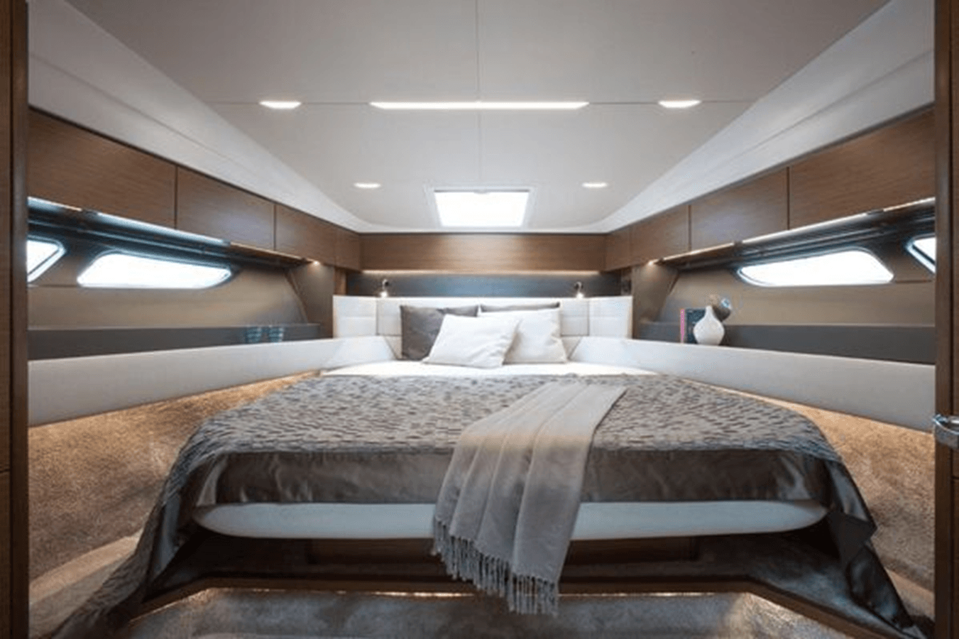 2023  Bavaria R40 Fly - Charleston