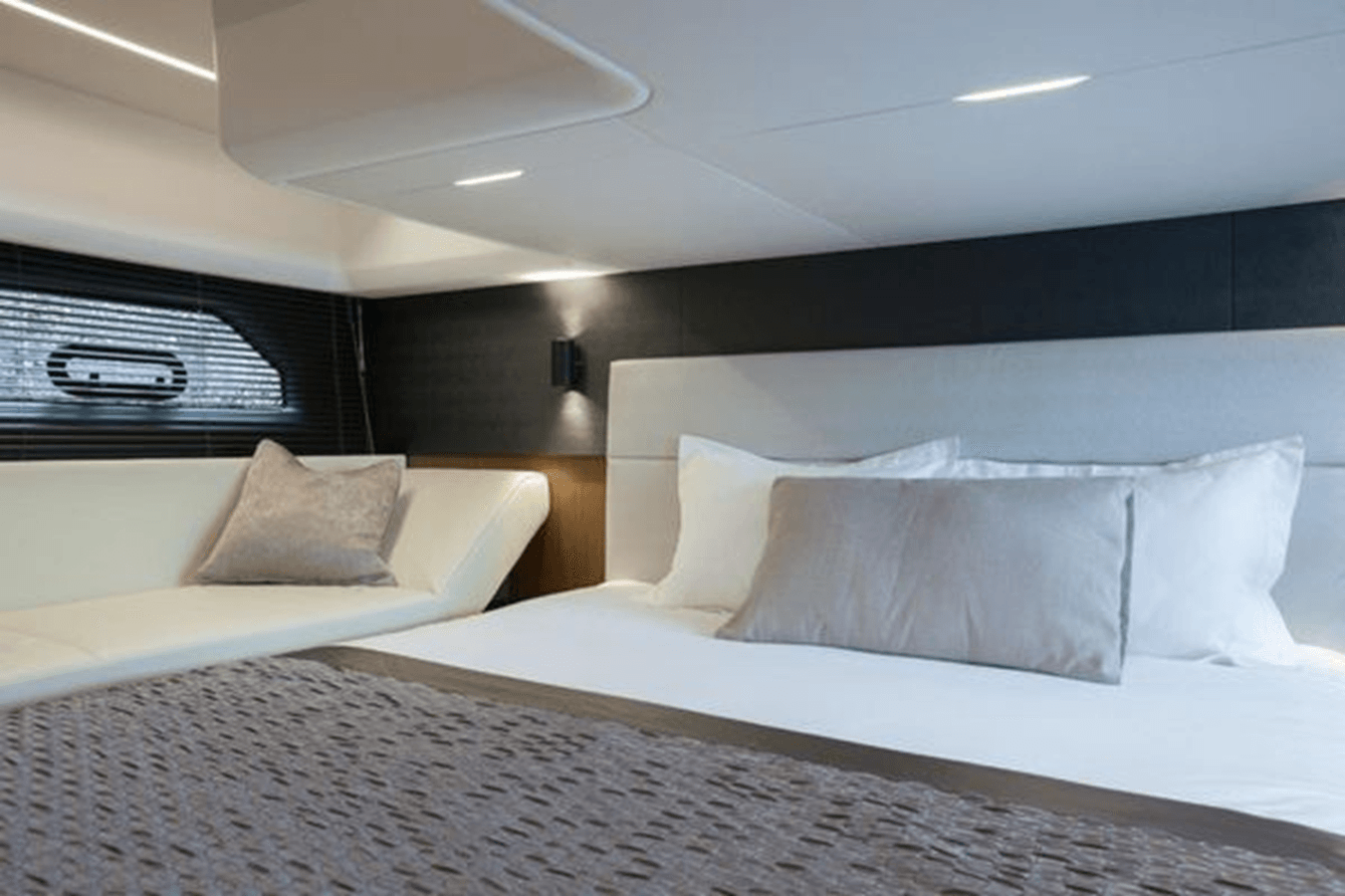 Лучшие предложения покупки яхты 2023  Bavaria R40 Fly - Charleston