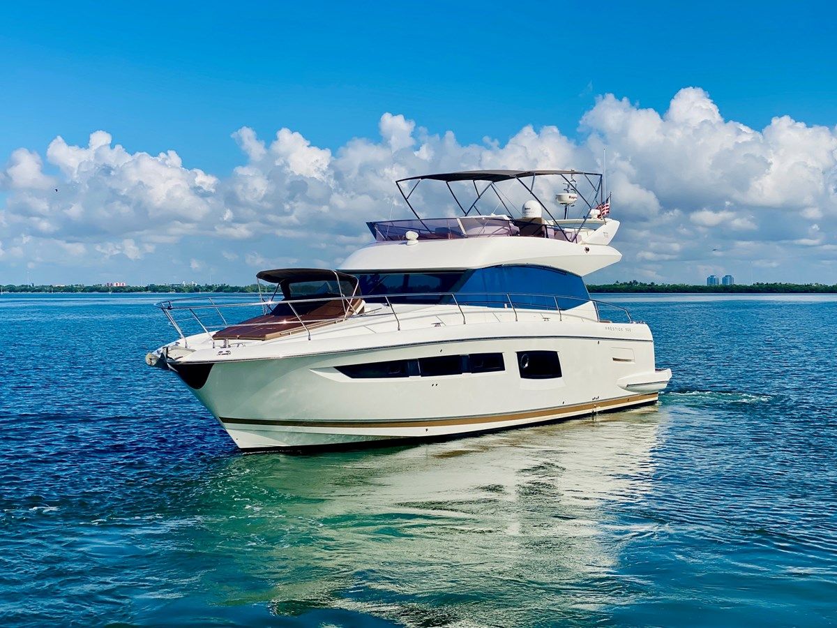 Knee Deep - PRESTIGE yacht sale