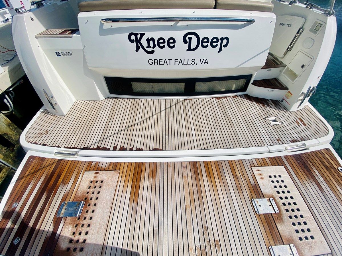 Buy a yacht Knee Deep 2015