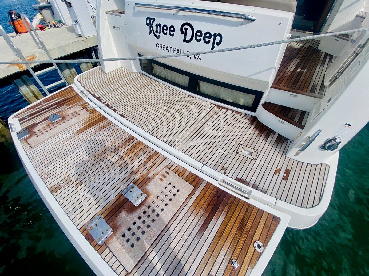 Knee Deep - PRESTIGE yacht sale