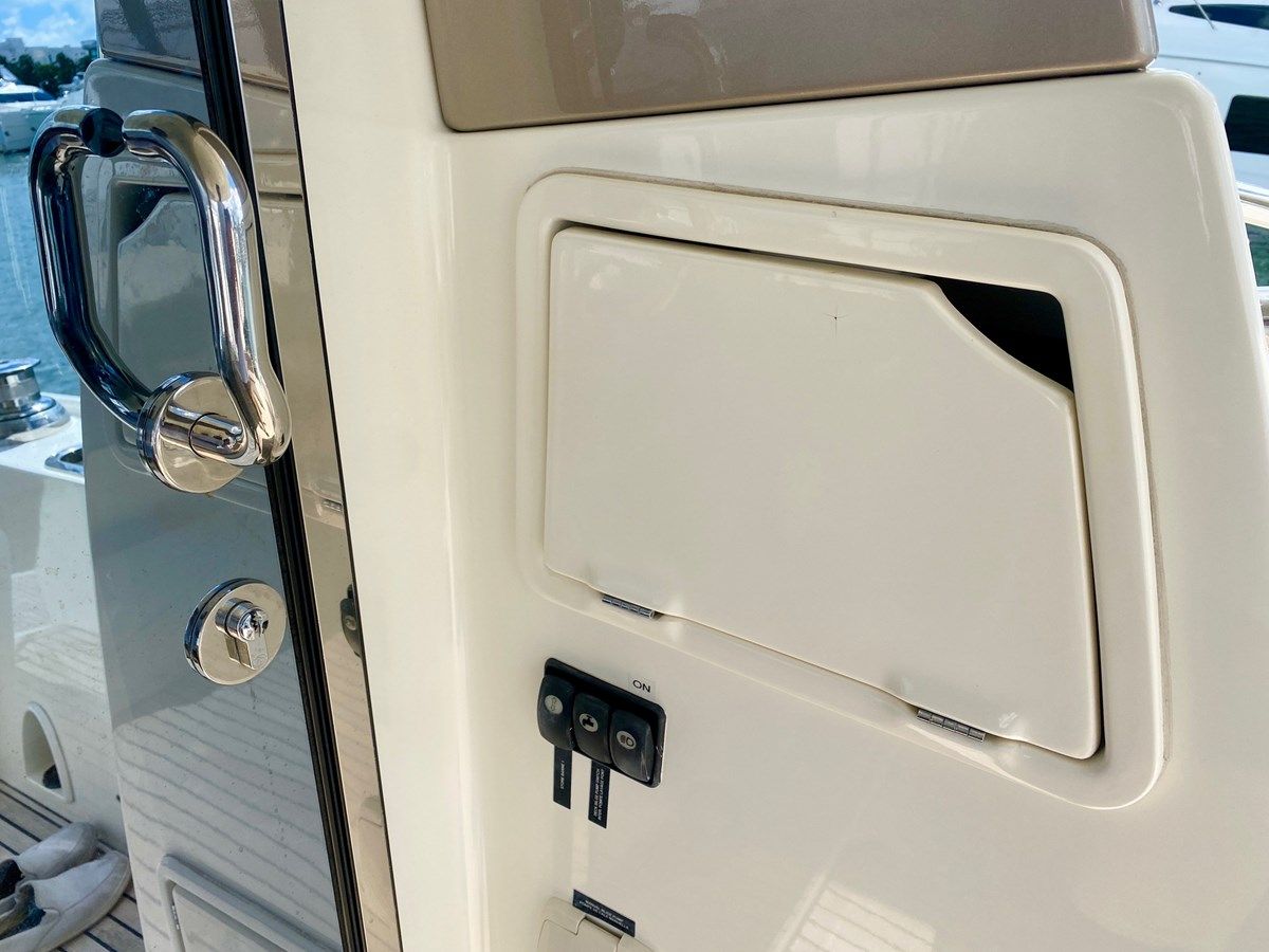 Knee Deep yacht sale