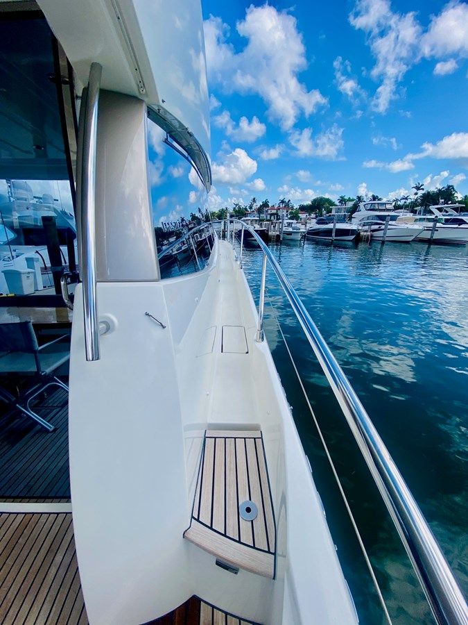 Knee Deep yacht sale