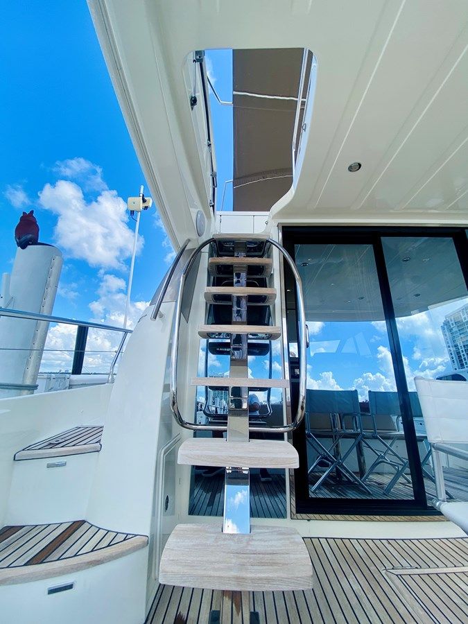 the best price on Knee Deep 2015