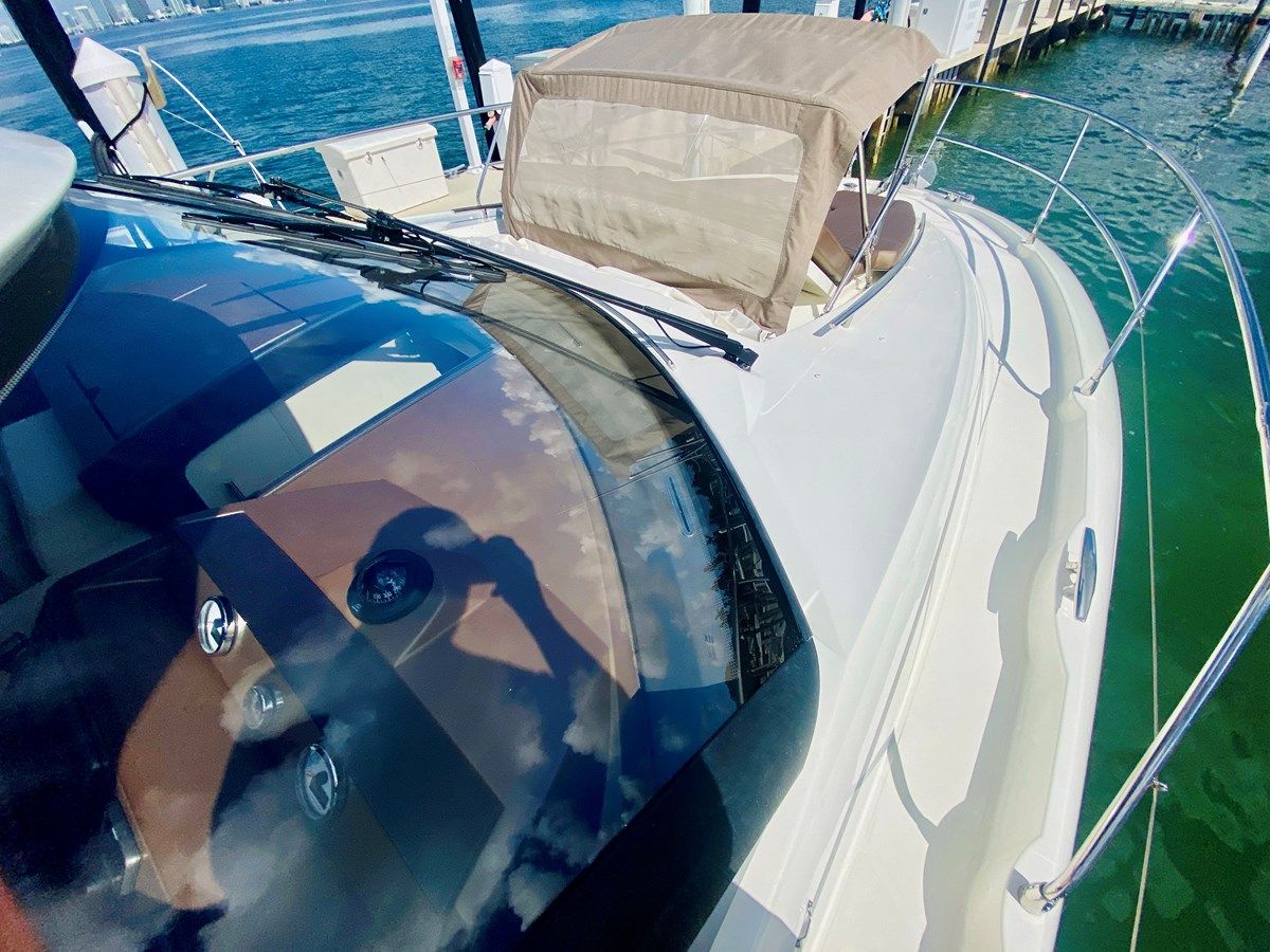 Knee Deep 2015 yacht sale