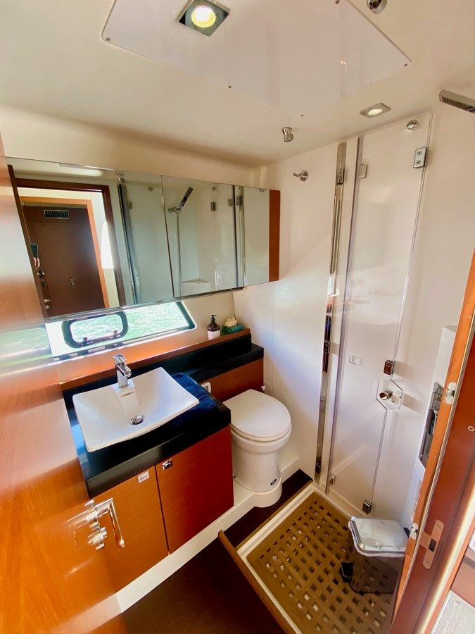 Buy a yacht Knee Deep 2015