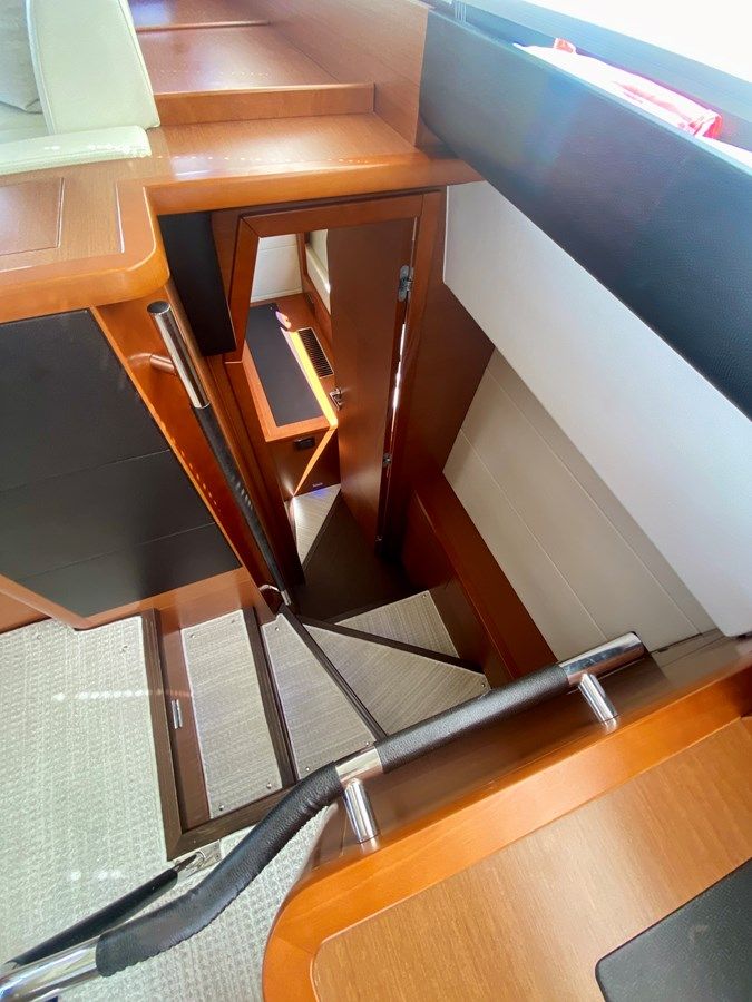 Buy a Knee Deep 500 at Shestakov Yacht Sales