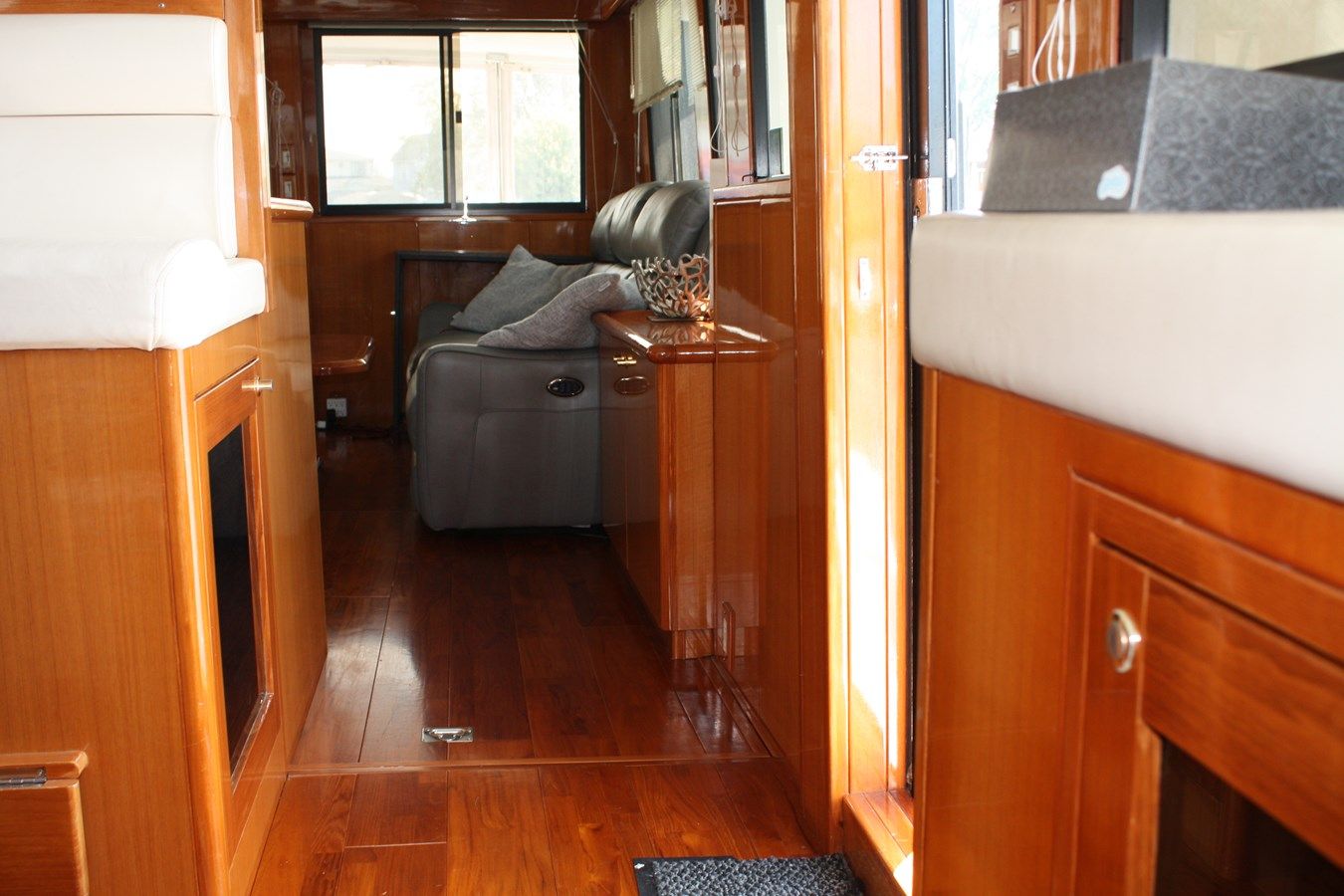 Стоимость яхты - - JEFFERSON