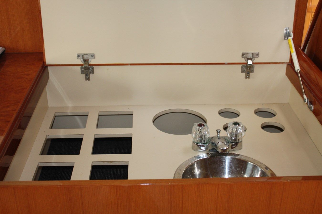 Купить яхту - - JEFFERSON в Shestakov Yacht Sales