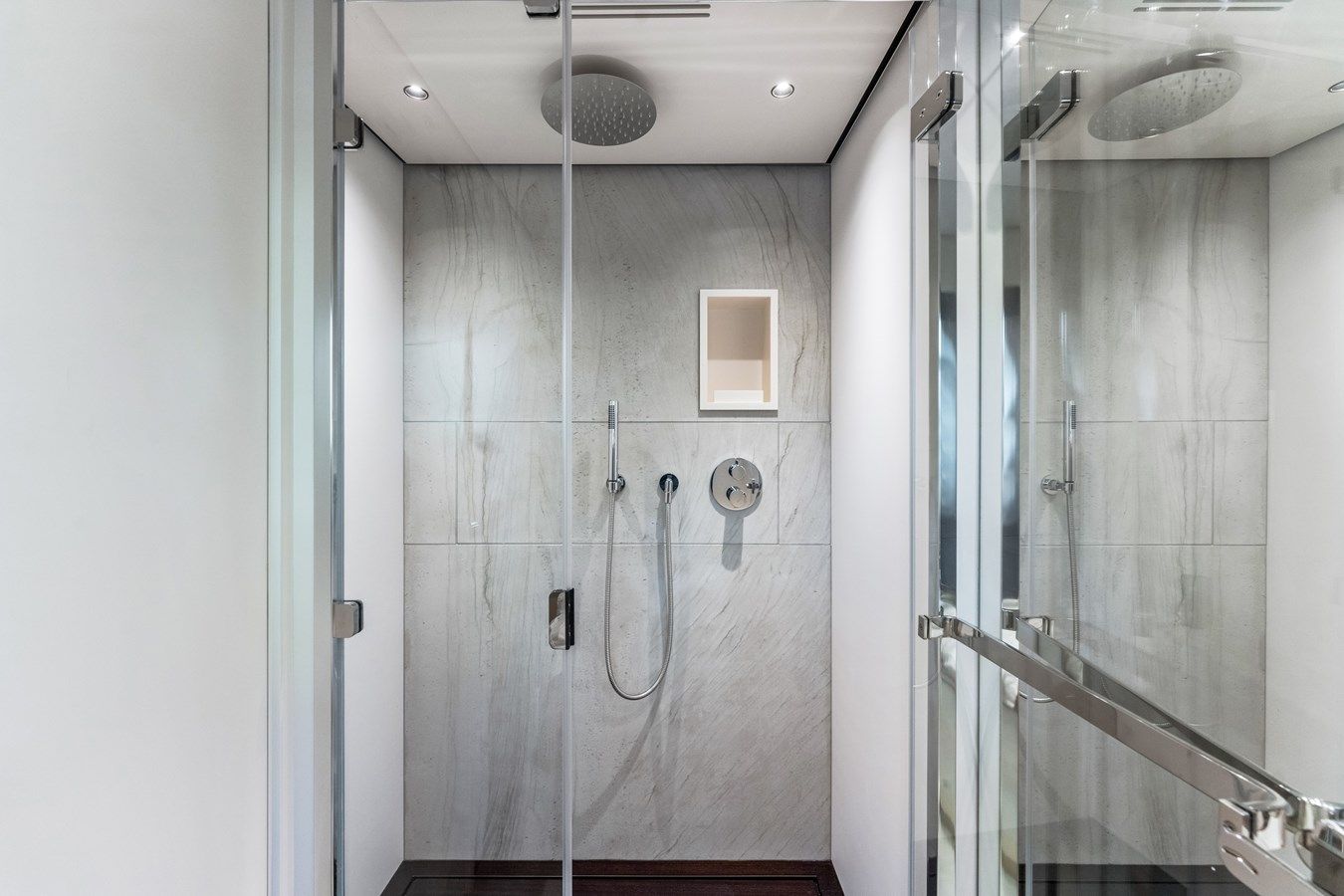 the best price on Equites 2023