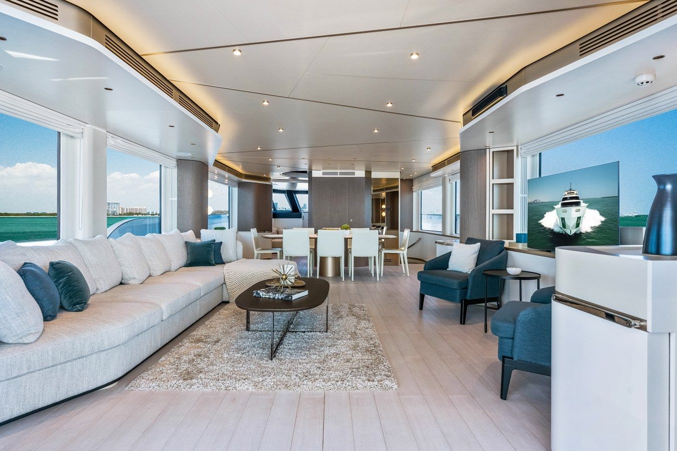 Buy a yacht Equites 82