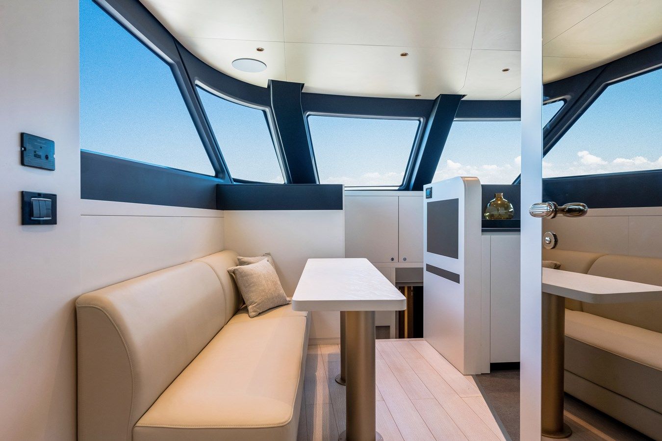 the best price on Equites - Azimut Yachts