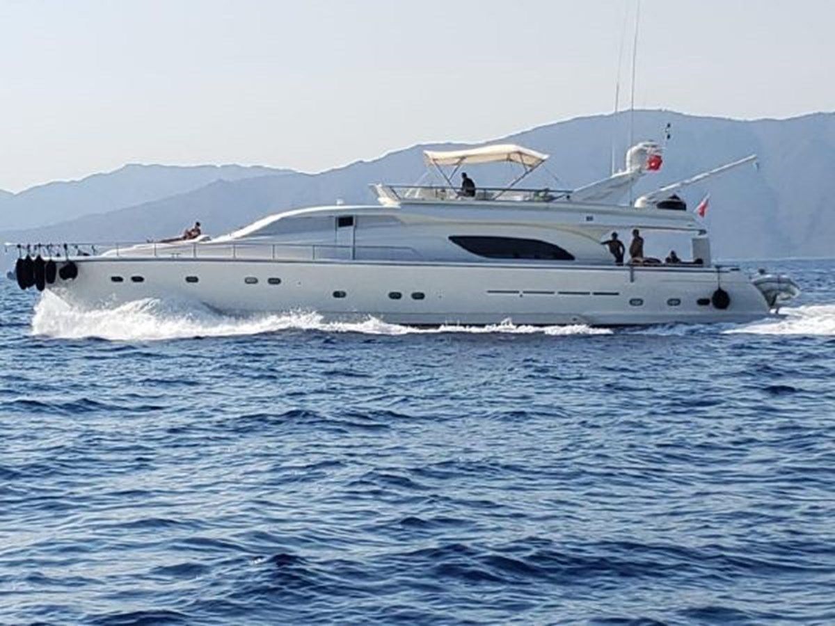 Buy a yacht 2000 Ferretti Yachts 80 2000