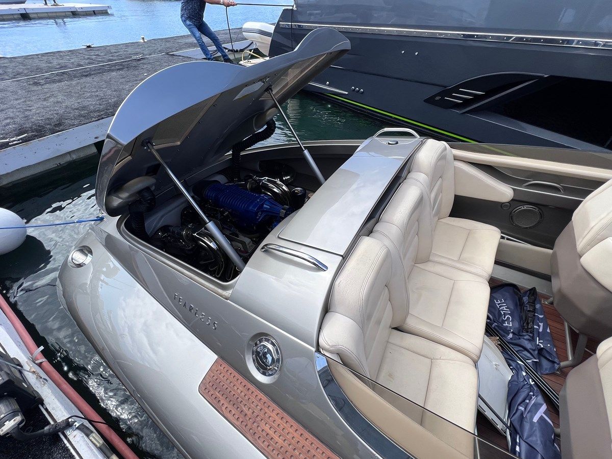 Unique - DONZI MARINE