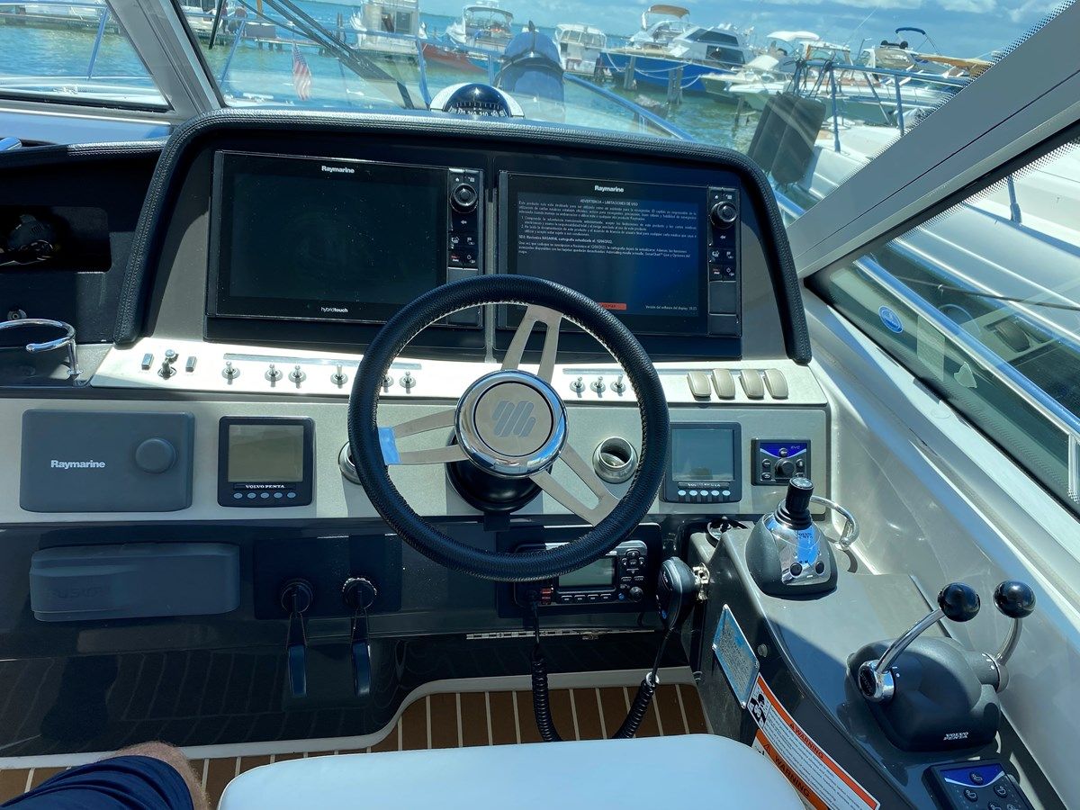 Купить яхту 2008 Four Winns 458 Vista @ Cancún - FOUR WINNS в Shestakov Yacht Sales