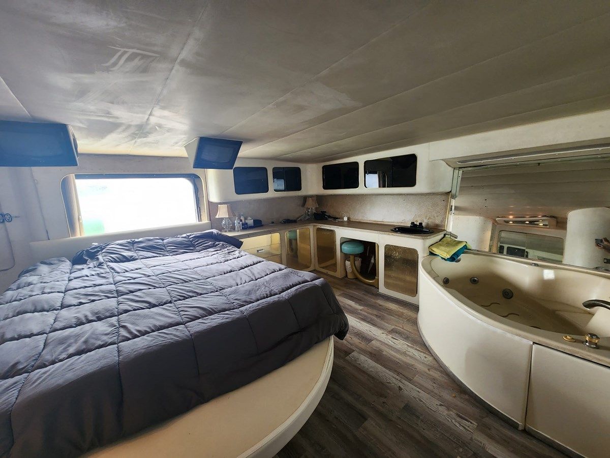 Купить яхту - Express в Shestakov Yacht Sales