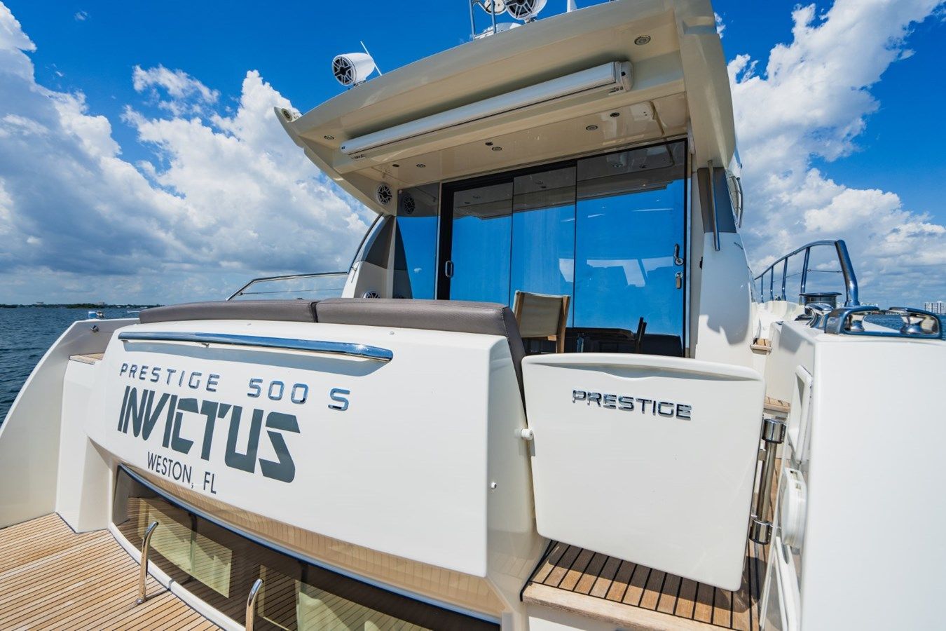 Купить яхту INVICTUS 500S в Shestakov Yacht Sales