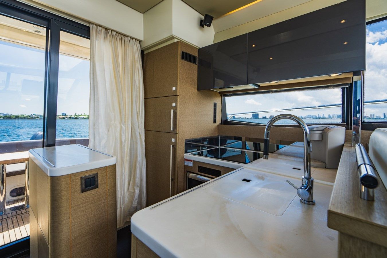 Лучшие предложения покупки яхты INVICTUS 2018