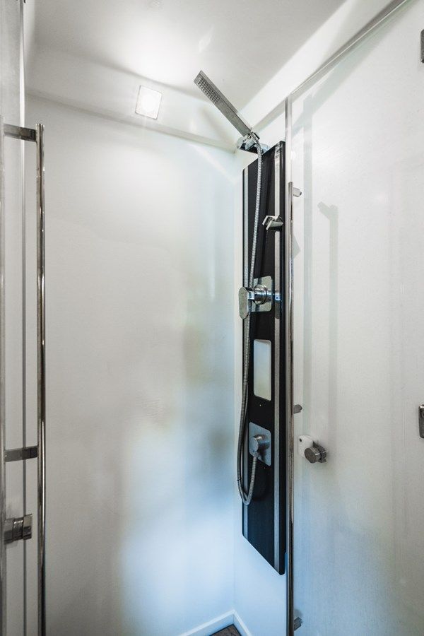 Лучшие предложения покупки яхты INVICTUS - PRESTIGE