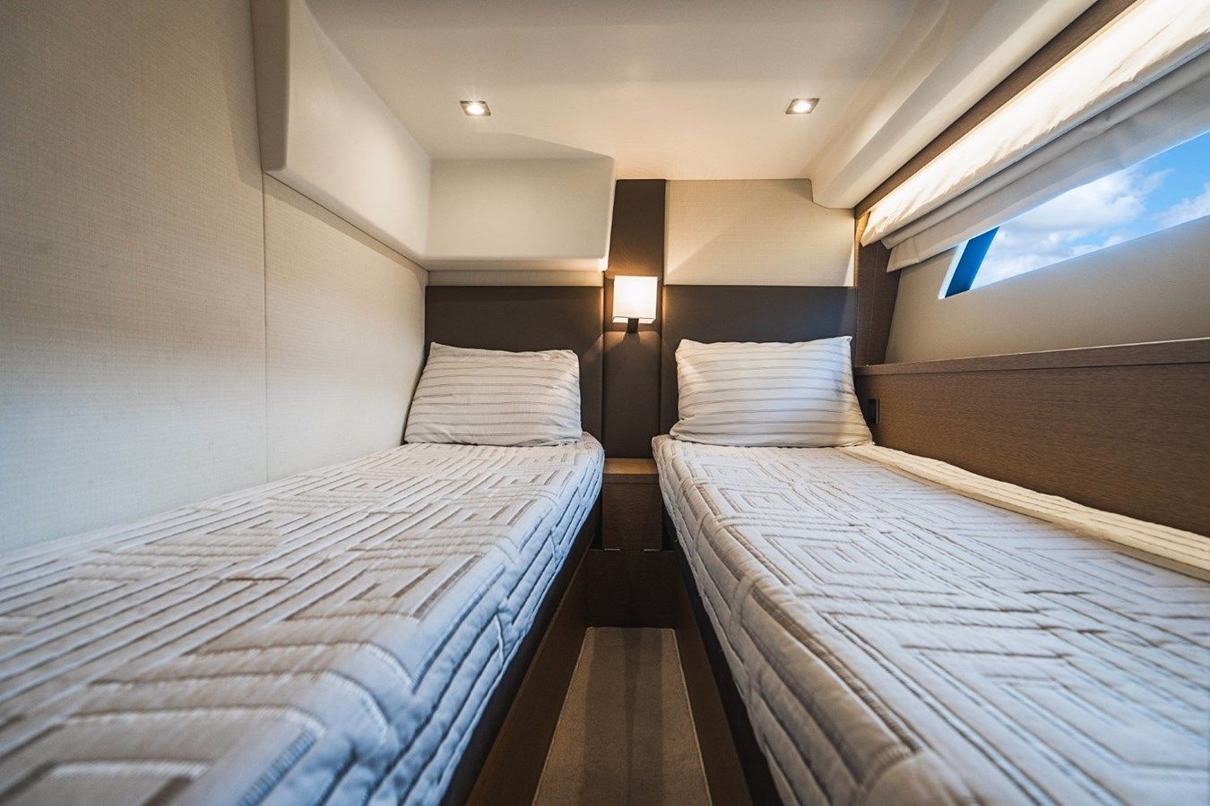 Продажа яхты INVICTUS 50