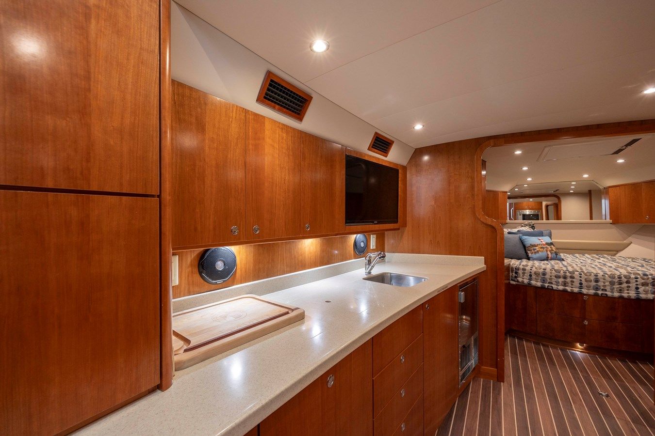 Лучшая цена на Box Office - ALBEMARLE