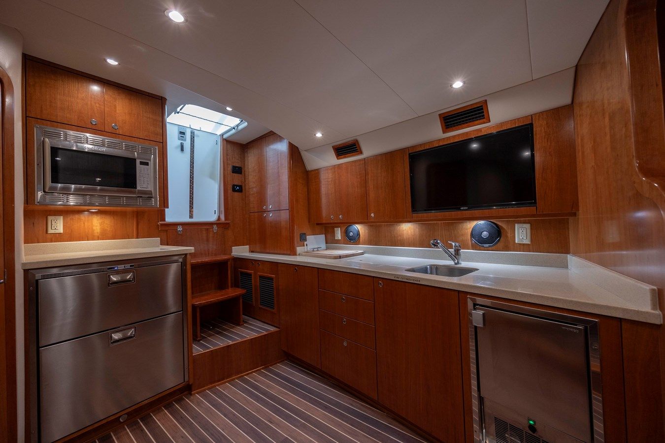 Купить яхту Box Office - ALBEMARLE в Shestakov Yacht Sales