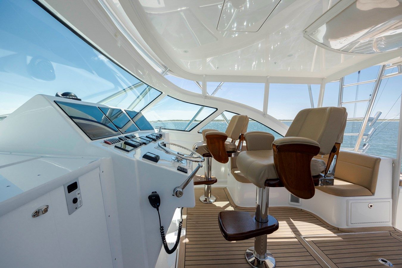 Купить яхту Box Office 410 Express Fisherman в Shestakov Yacht Sales