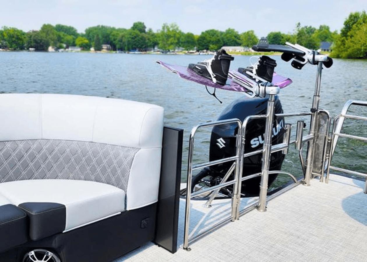 Лучшие предложения покупки яхты 2024 Vanderbilt 700T Twin Engine Tritoon - CUSTOM BUILT