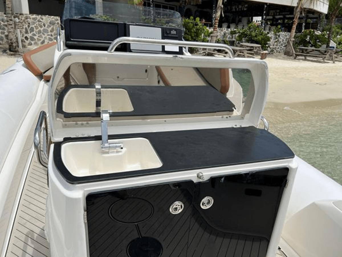 Buy a yacht 2022 Zodiac MEDLINE 9 2022