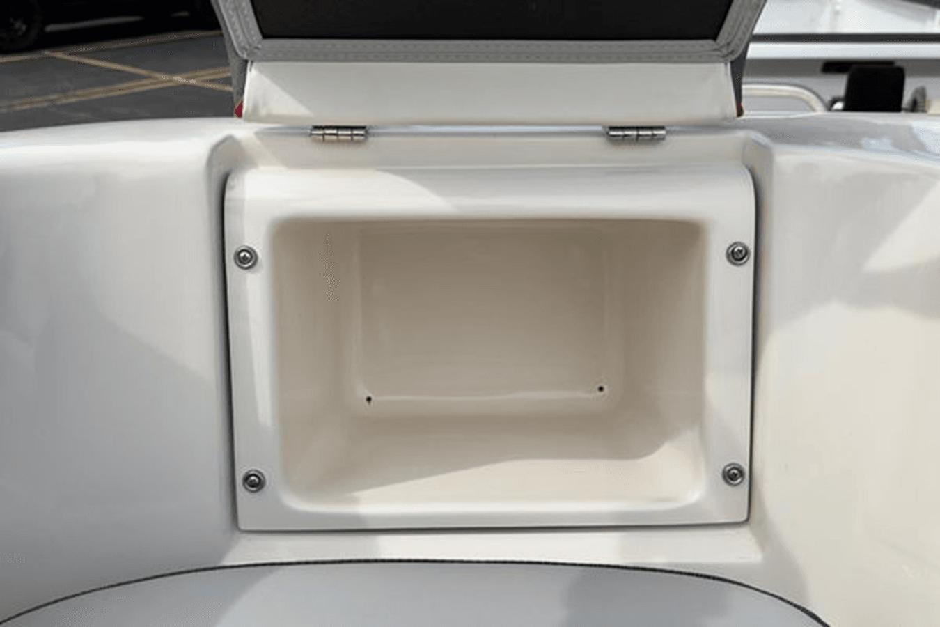 Buy a 2022 Splendor 240 Platinum 24 at Shestakov Yacht Sales