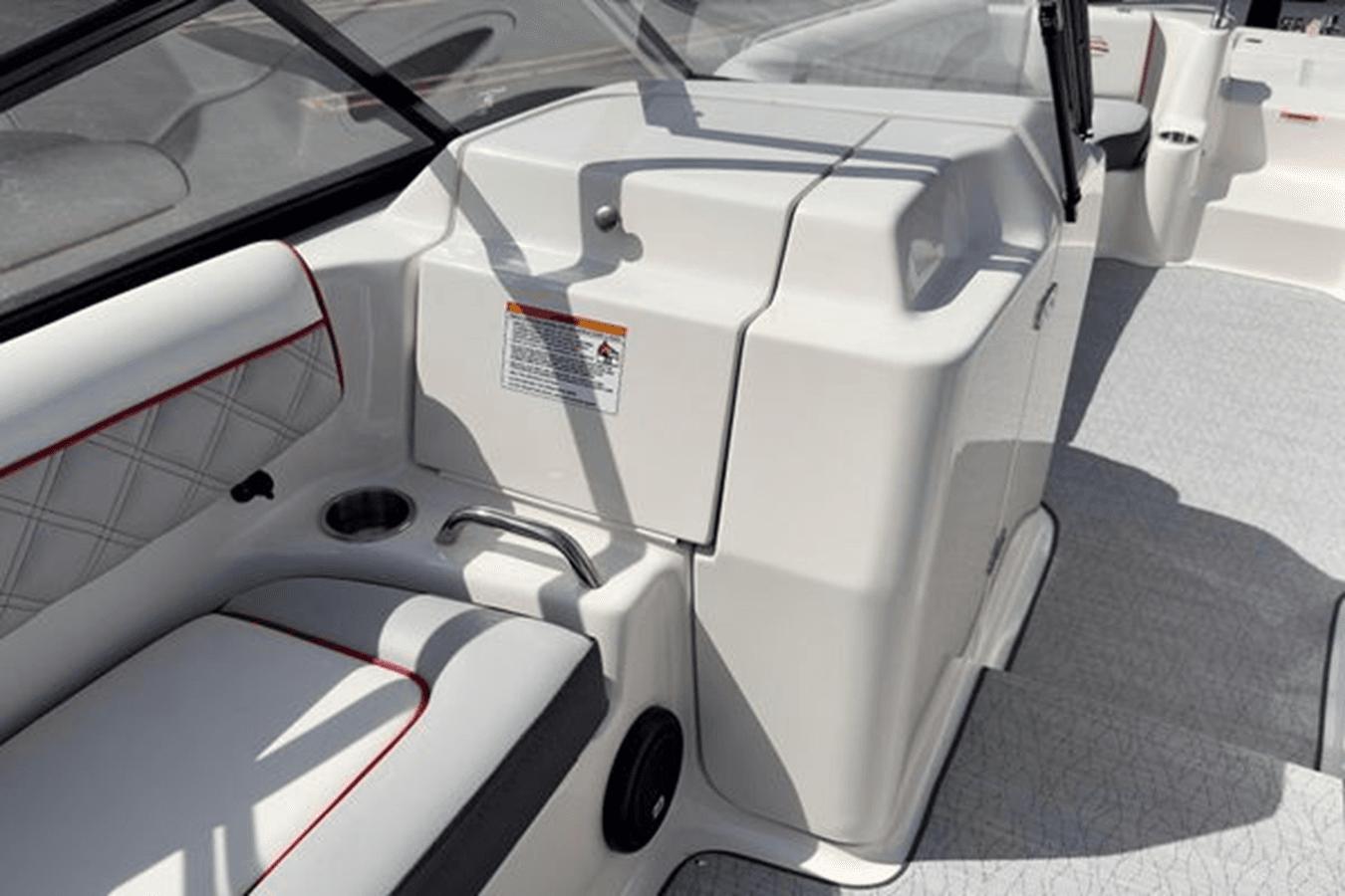 best yacht sales deals 2022 Splendor 240 Platinum 24