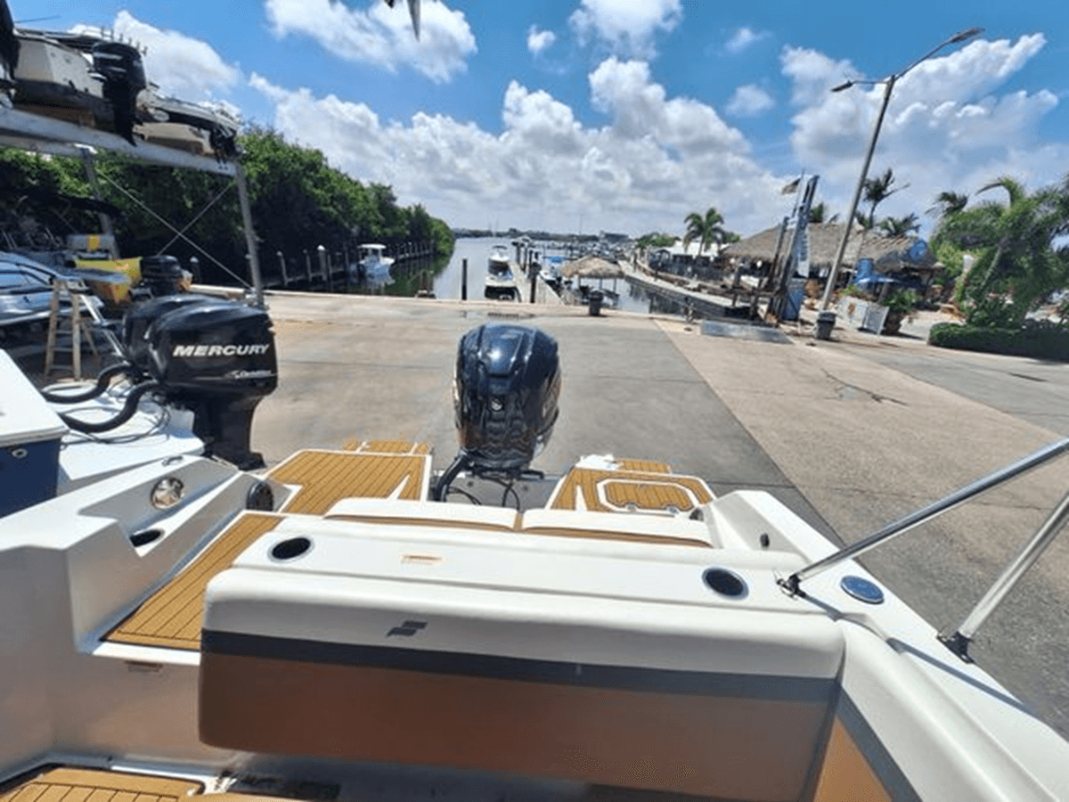 Buy a yacht 2022 Starcraft SVX 231 OB - STARCRAFT