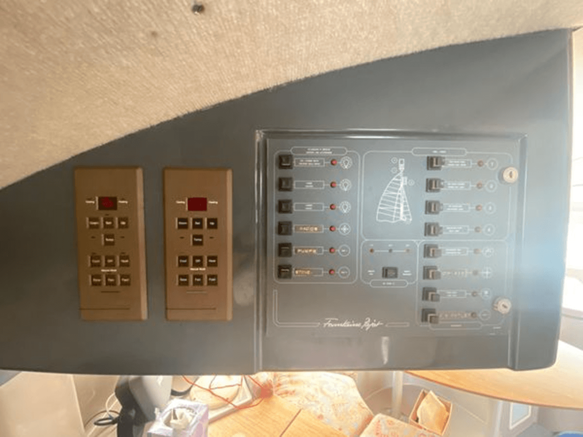 Купить BALTIC BREEZE Athena 38