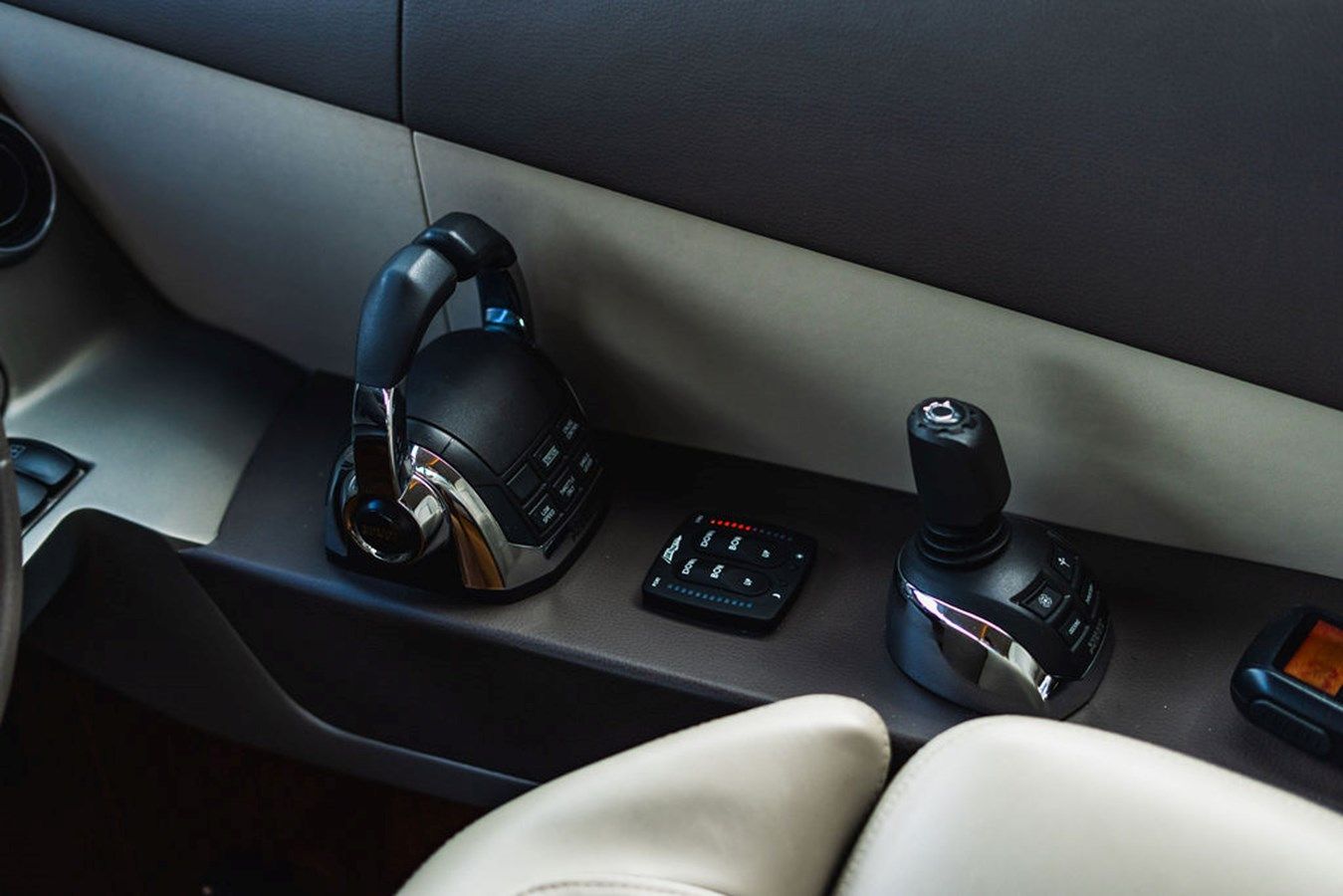 Buy a yacht Endeavor F55