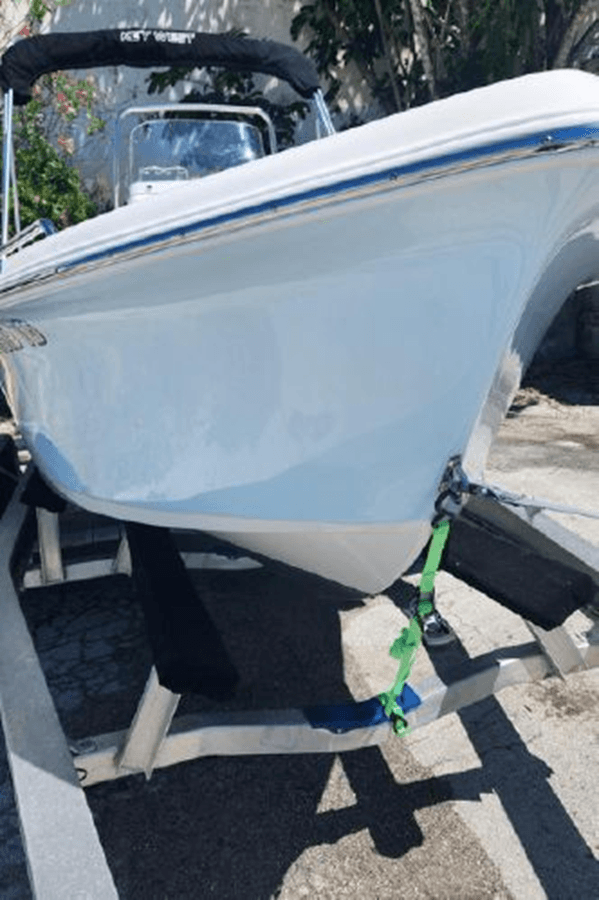 Buy a yacht Different Strings 1720 Center Console