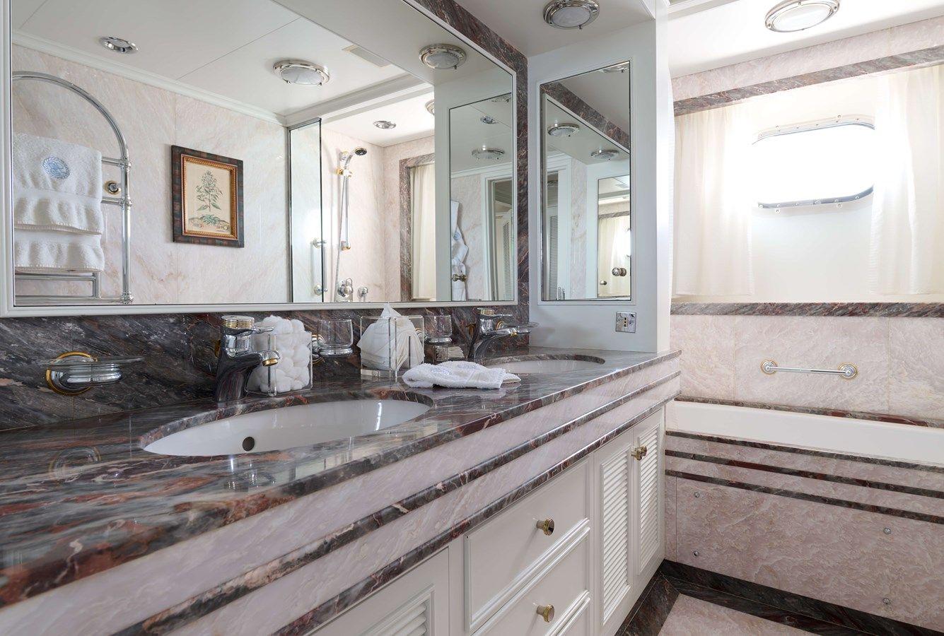 Лучшая цена на LADY BEATRICE